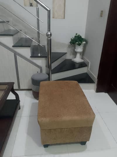 New small sitting couch/sofa