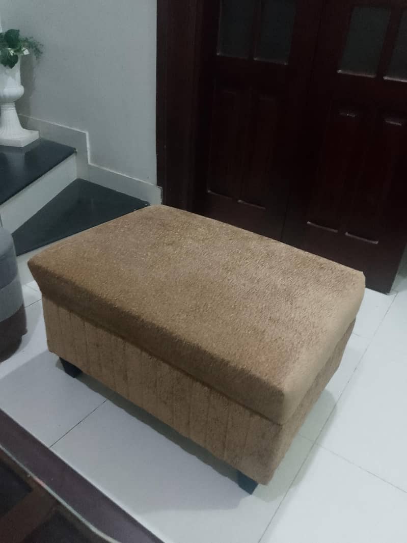 New small sitting couch/ puffy sofa 1