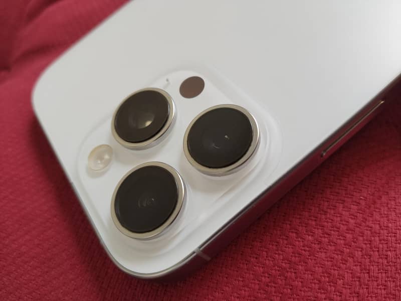 Apple iPhone 16 Pro Max 0