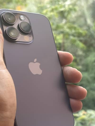 Apple iPhone 14 Pro Read ad