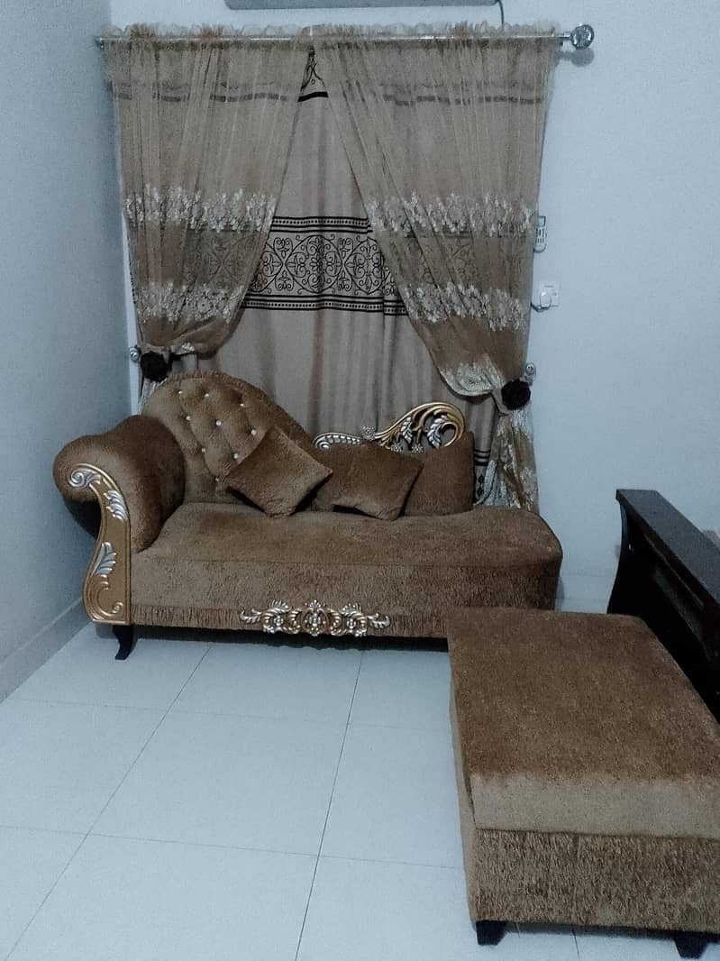 New small sitting couch/ puffy sofa 3