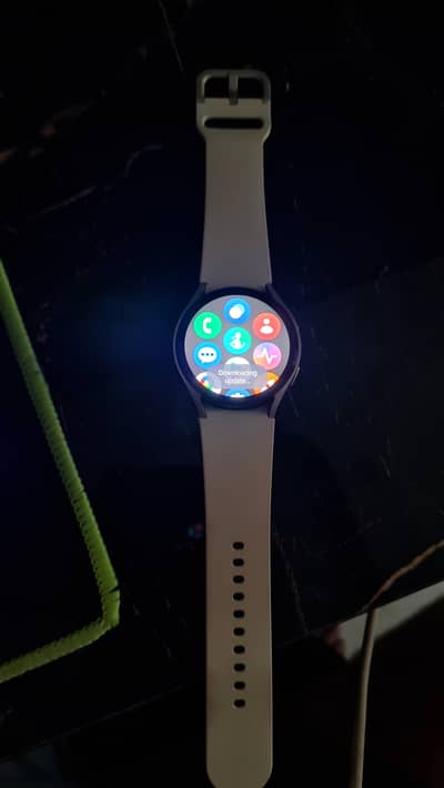 Samsung Galaxy Watch 6 – Like New | White + Extra Black Band | Charge