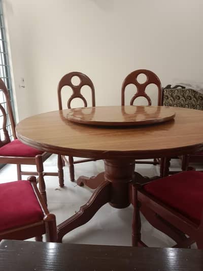dinning table - 6 seater- new poshish