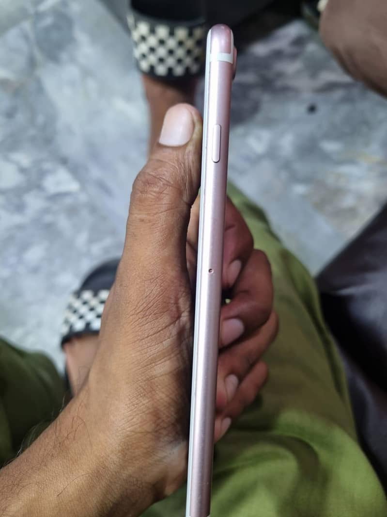 Apple iPhone 7 2