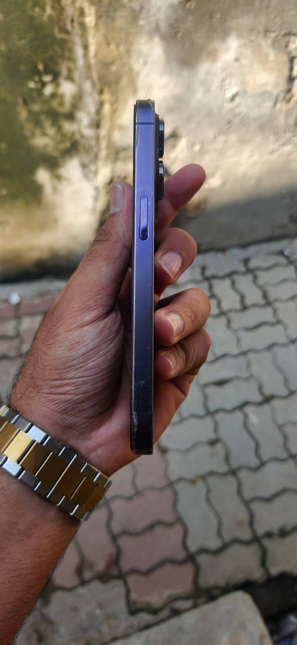 Apple iPhone 14 Pro 2
