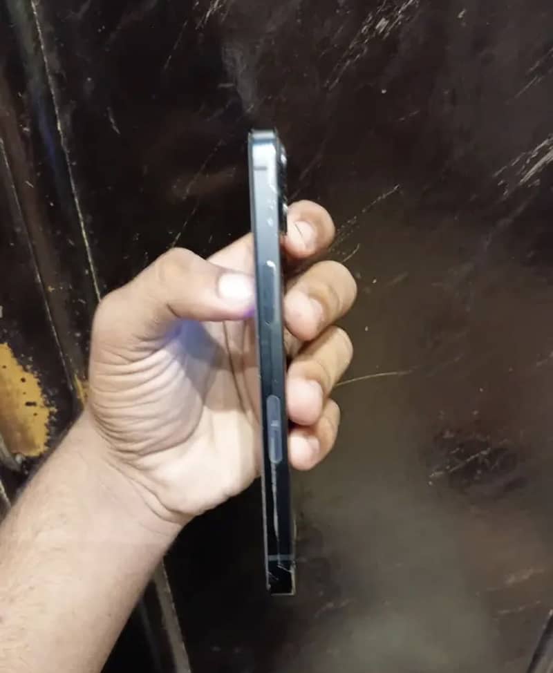 Apple iPhone 13 2