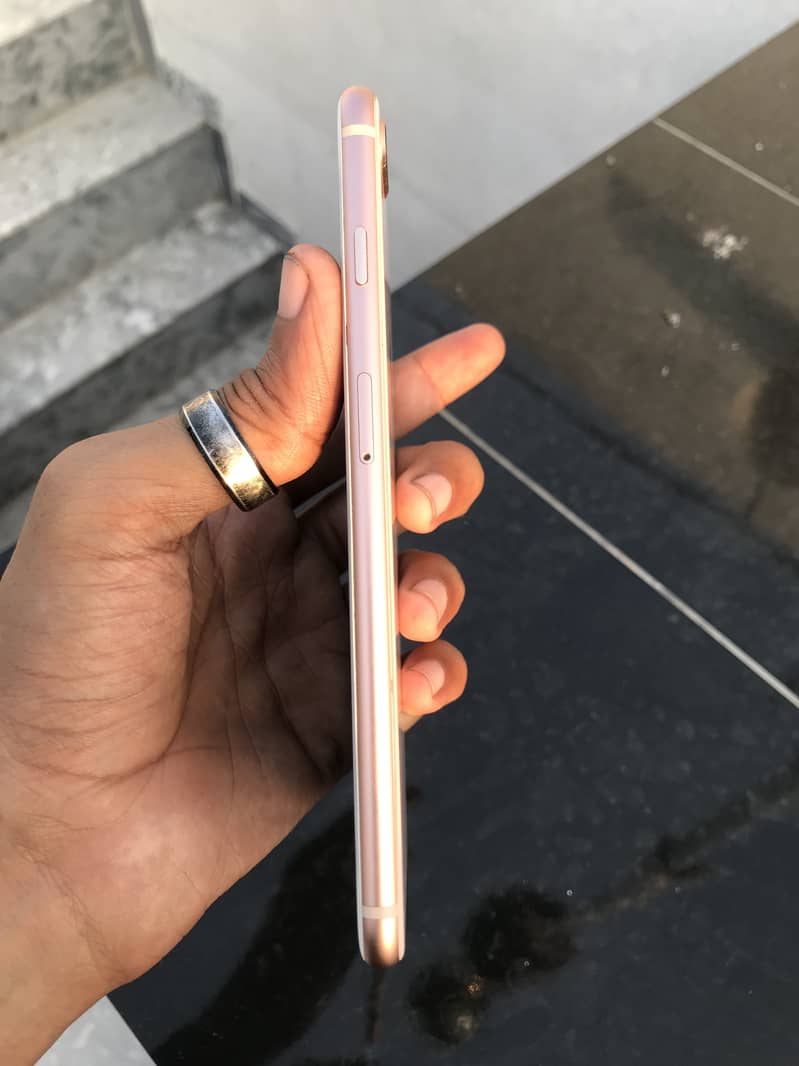 Apple iPhone 8 Plus 1