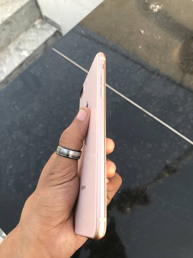 Apple iPhone 8 Plus 2