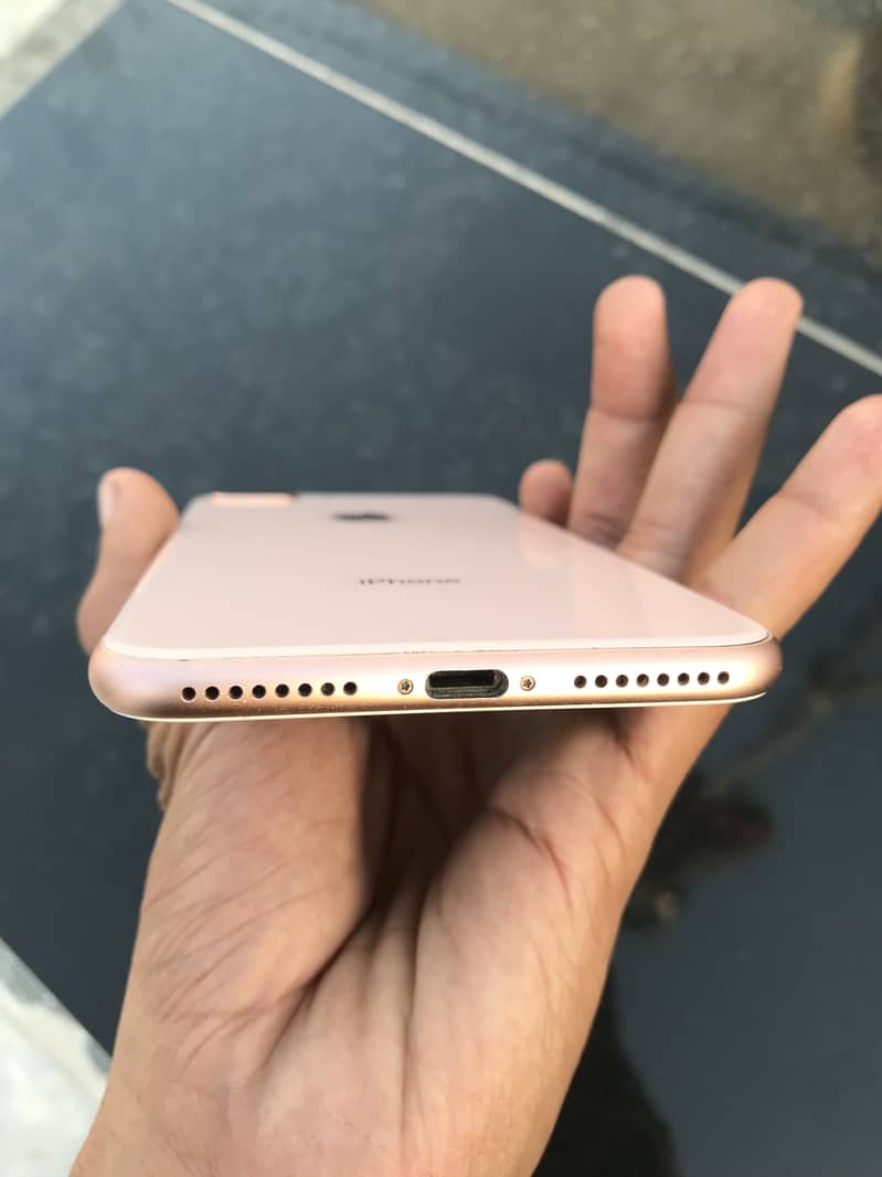 Apple iPhone 8 Plus 3