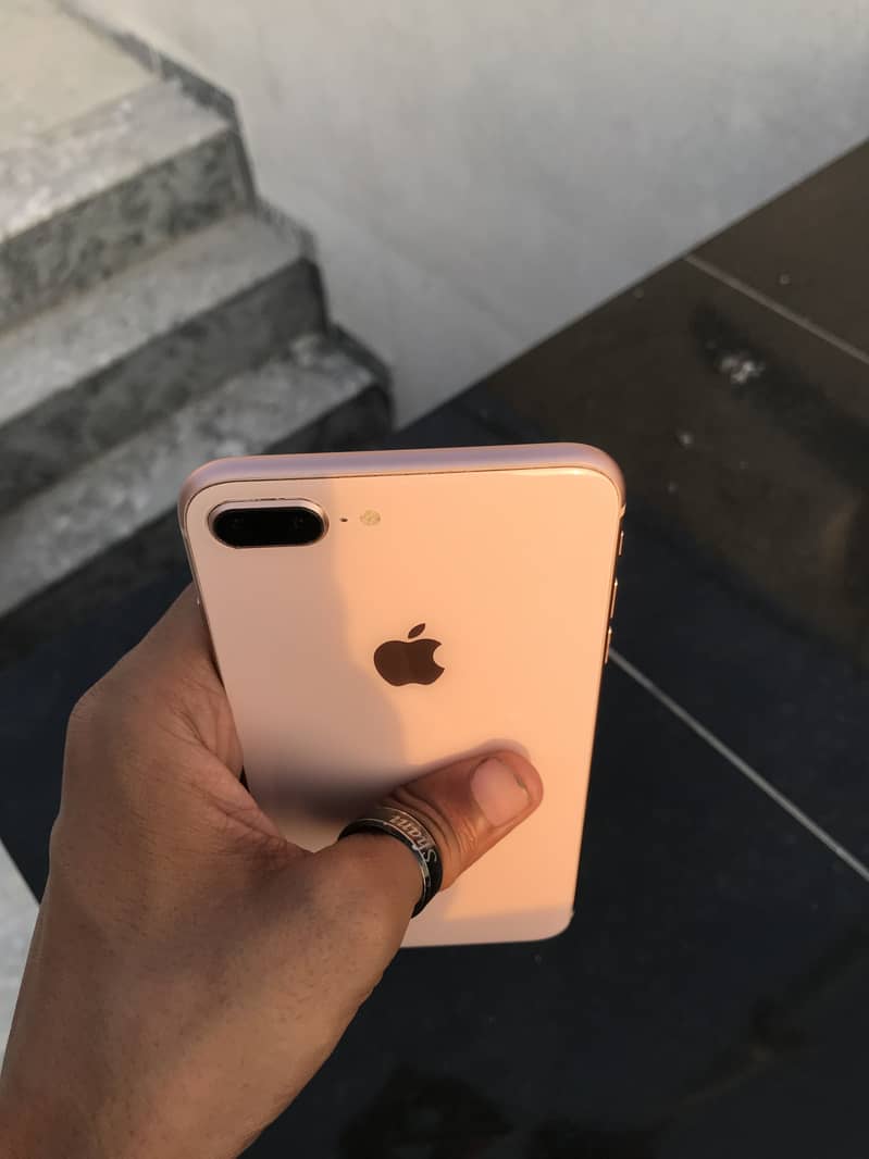 Apple iPhone 8 Plus 4