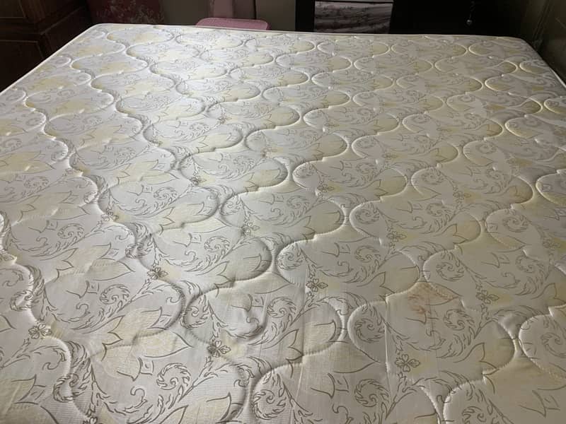 Bed + Matress 0