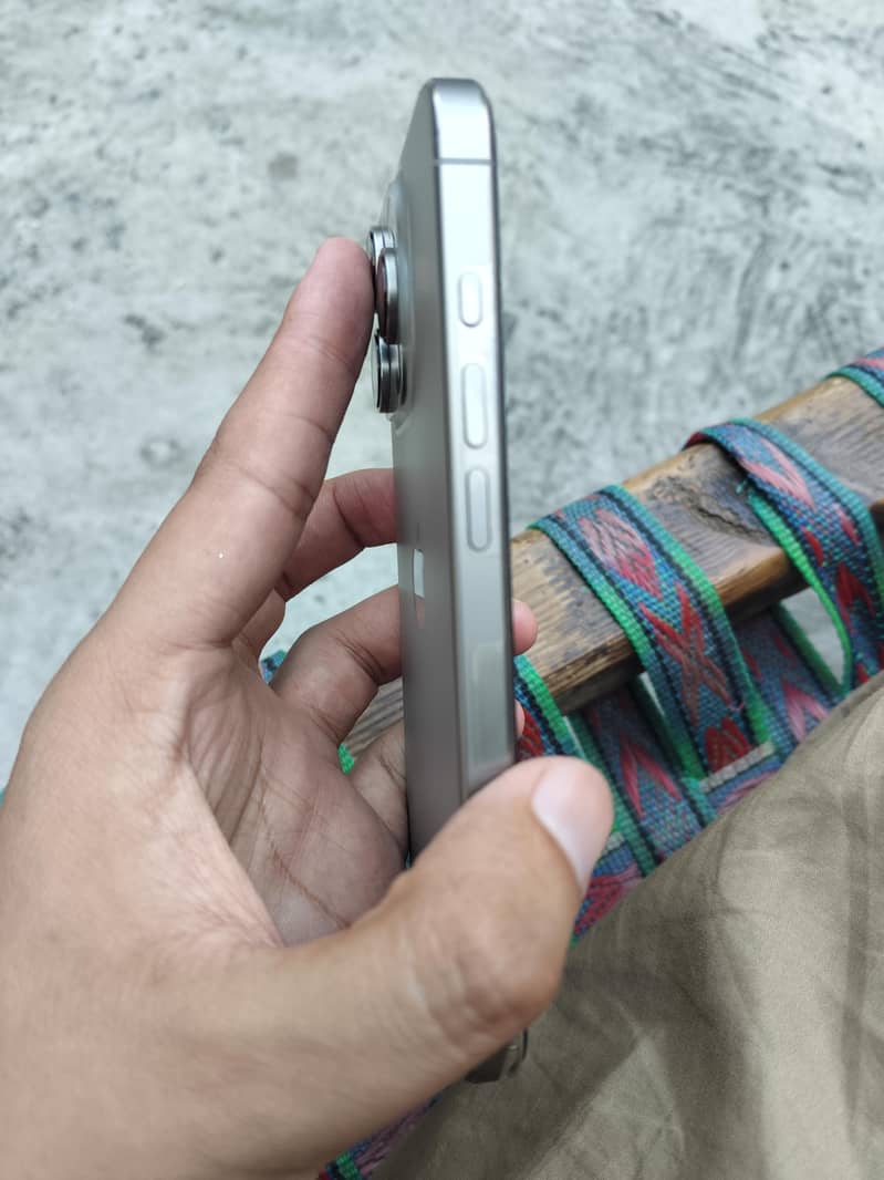 Apple iPhone 16 Pro 6