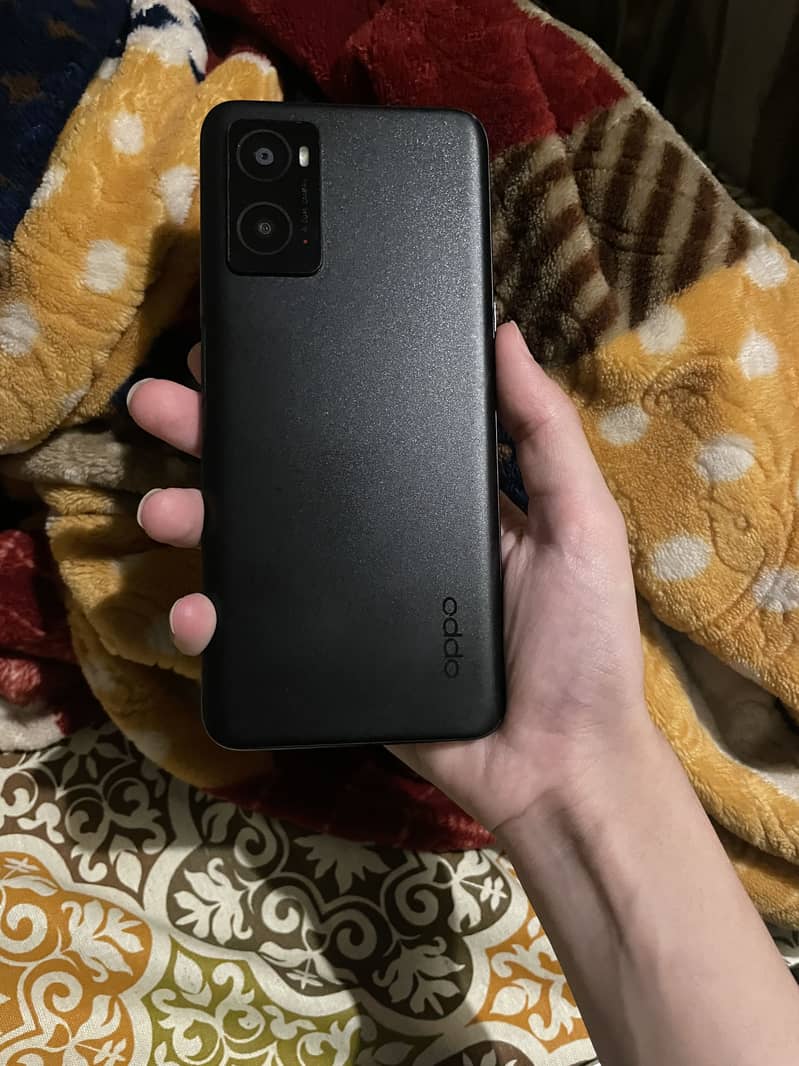OPPO A76 1