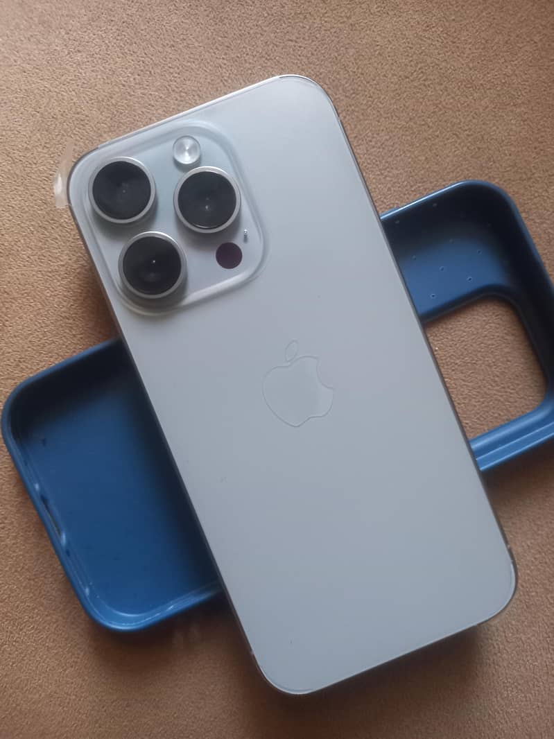 Apple iPhone 15 Pro 0