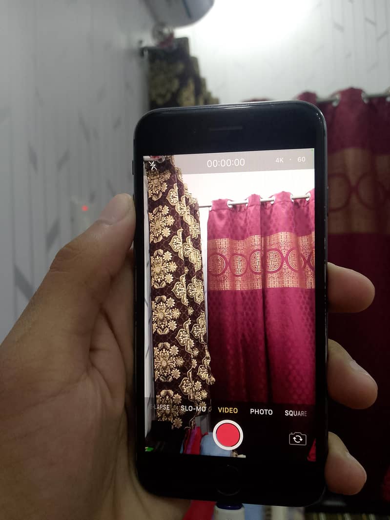 Apple iPhone 8 4