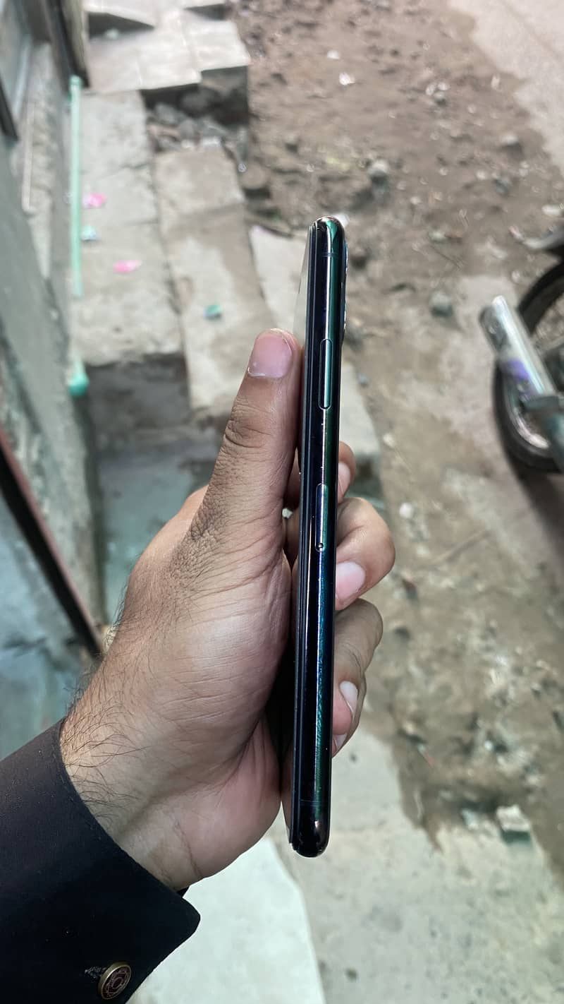 Apple iPhone 11 Pro Max 1