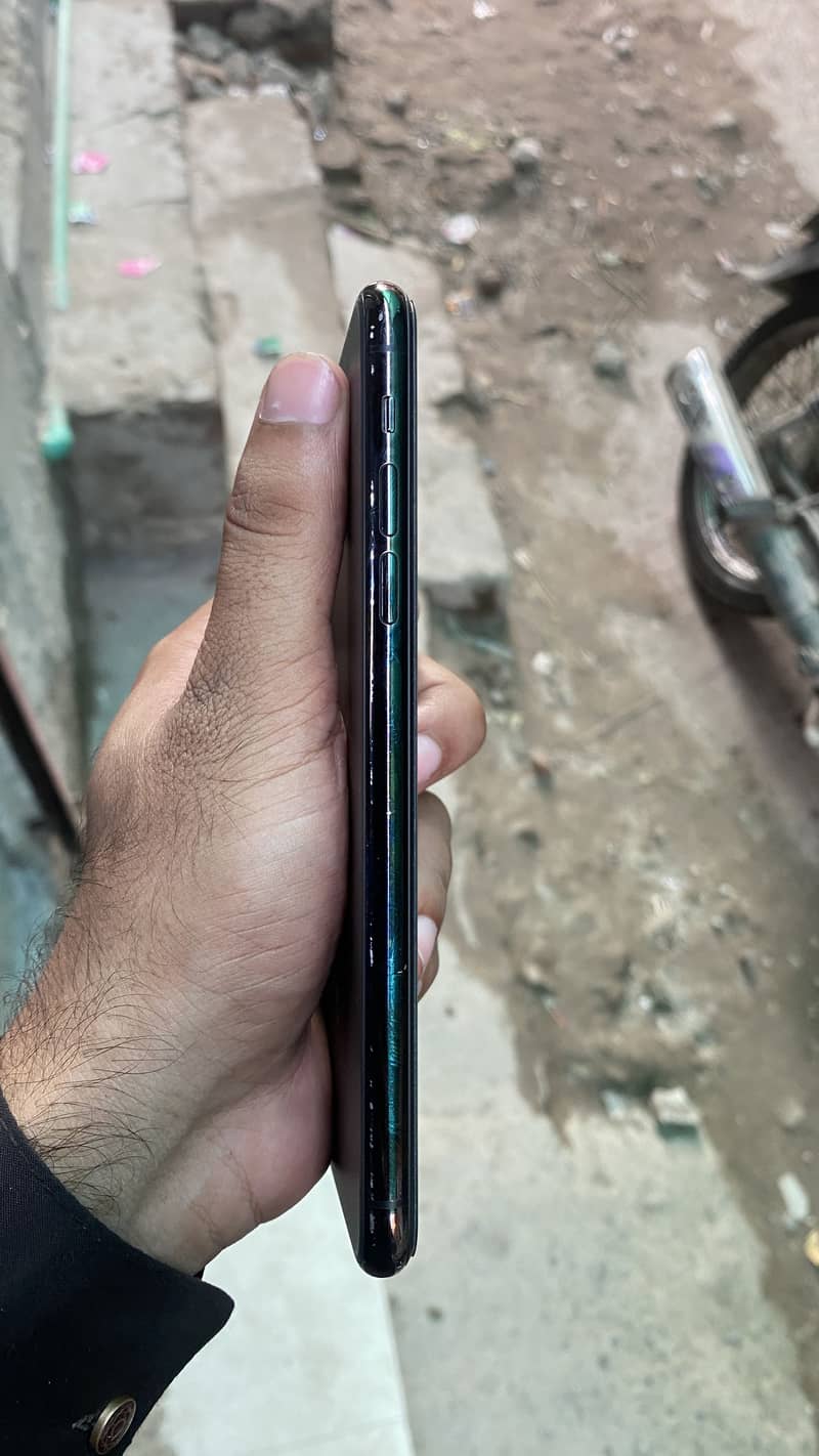 Apple iPhone 11 Pro Max 2