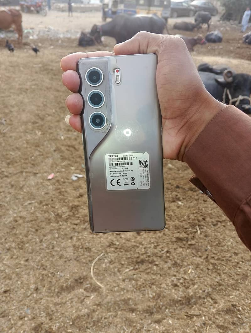 Tecno CAMON 40 Pro 1
