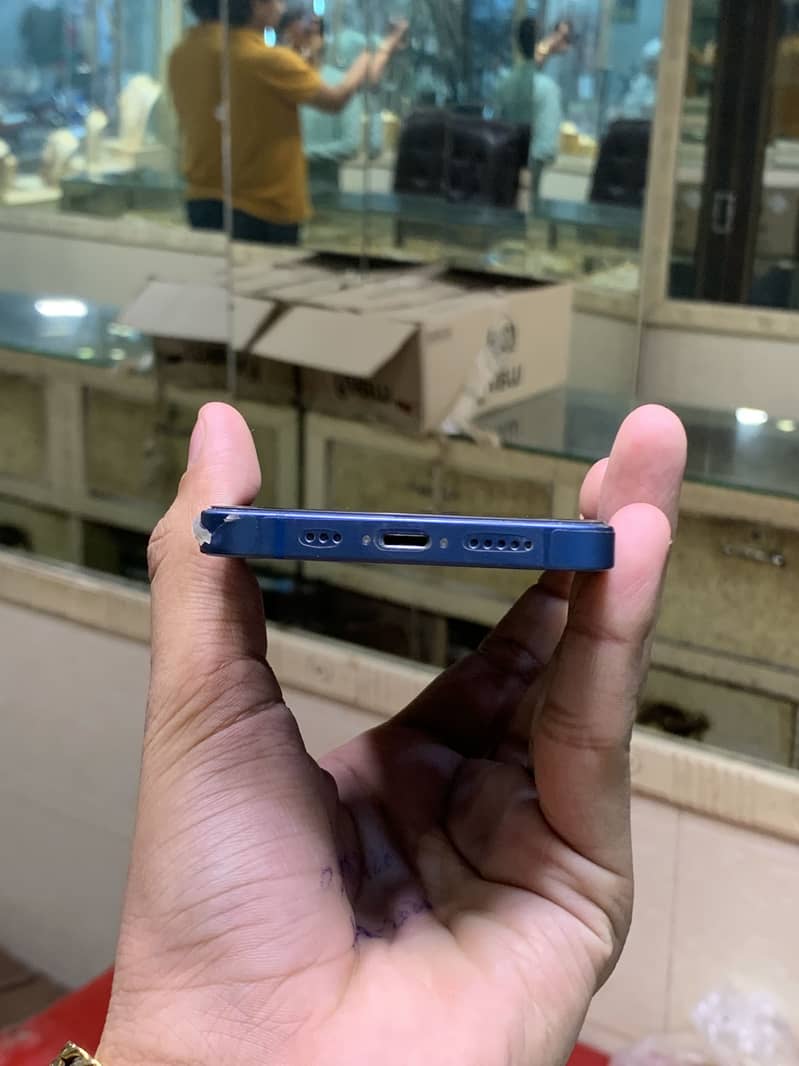 Apple iPhone 13 4