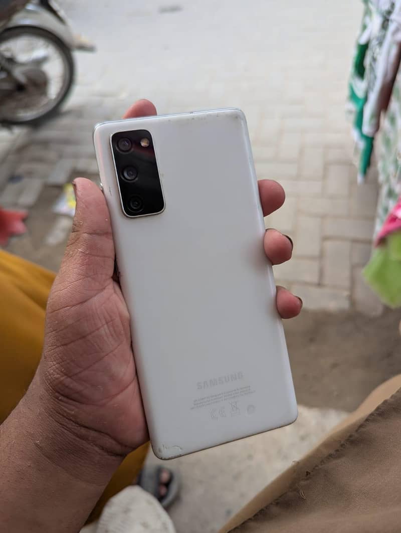 Samsung Mobile S20 FE 0