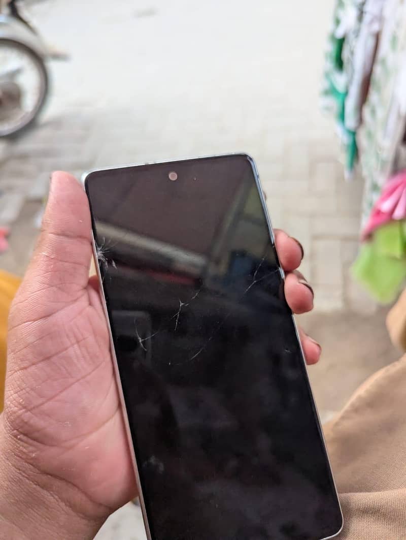 Samsung Mobile S20 FE 1