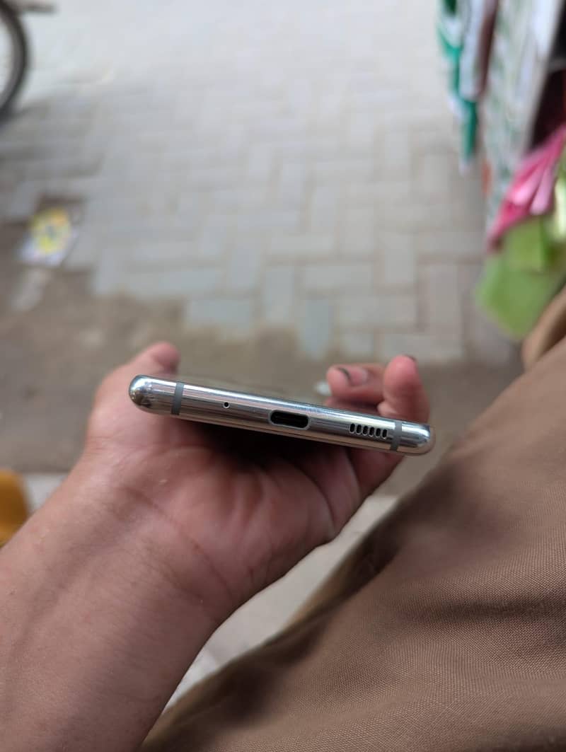 Samsung Mobile S20 FE 8