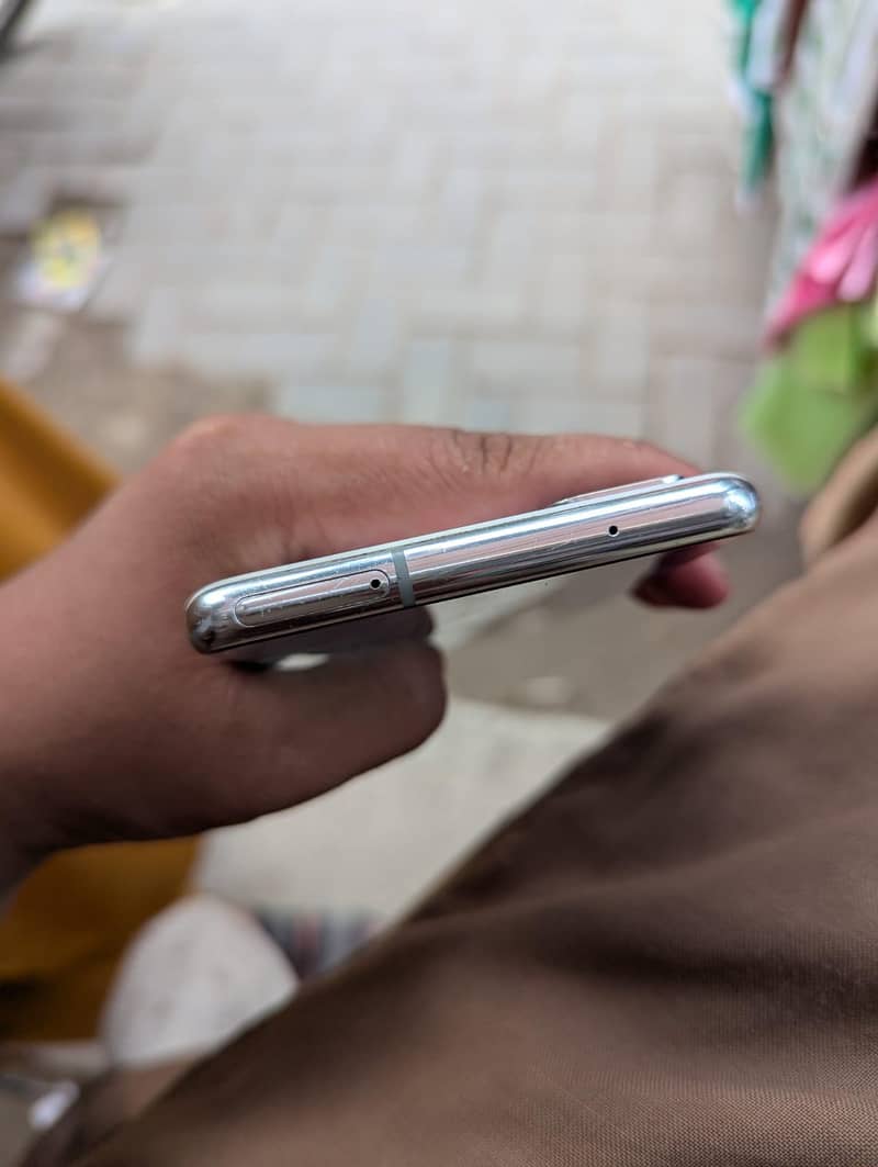 Samsung Mobile S20 FE 9