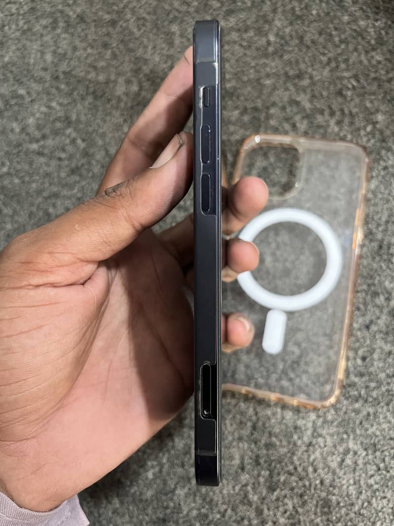 Apple iPhone 12 1