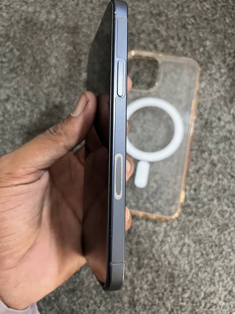 Apple iPhone 12 3