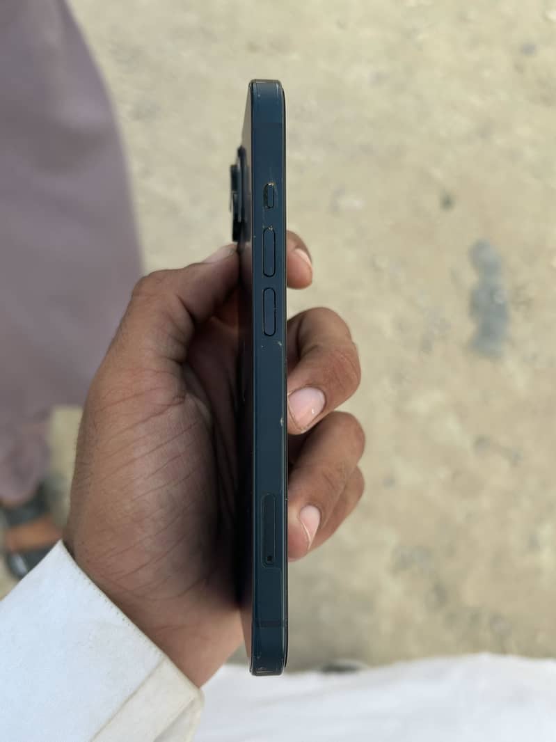 Apple iPhone 13 2