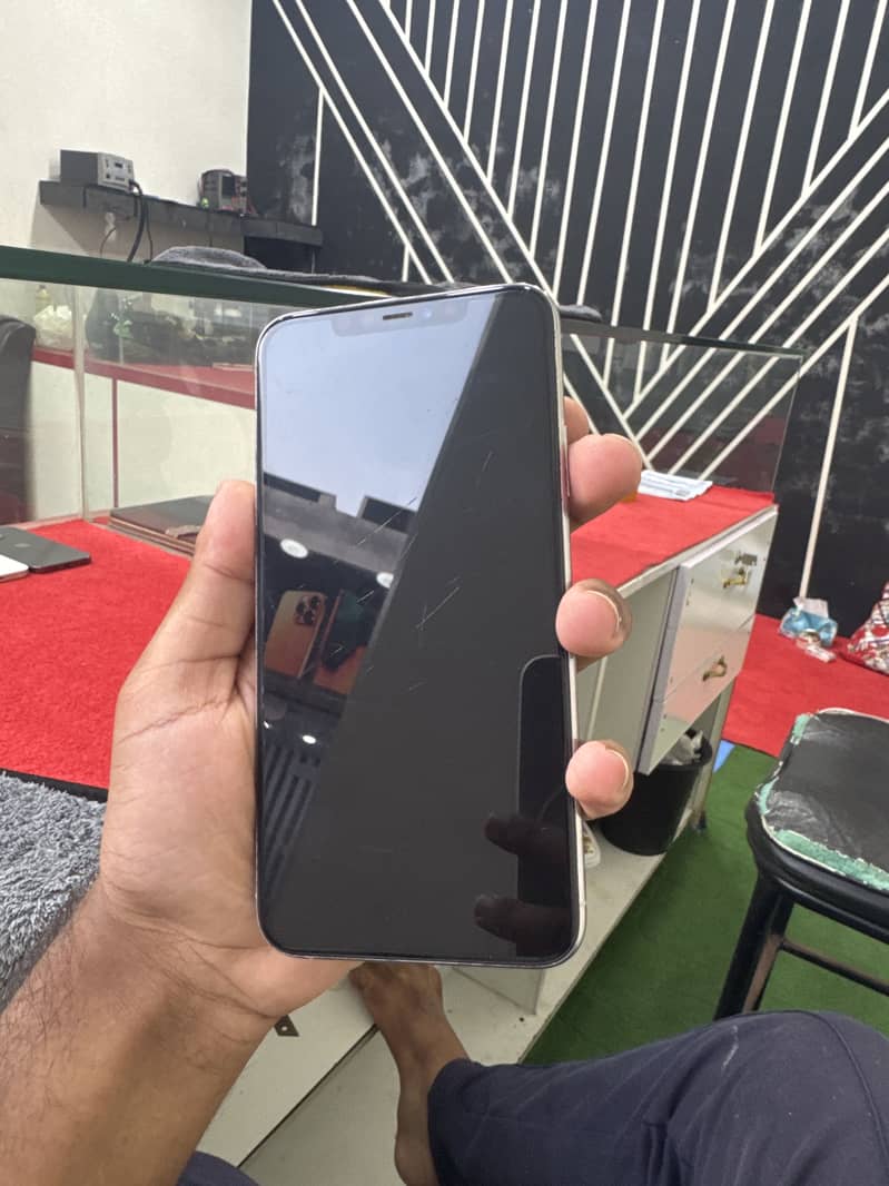 Apple iPhone 11 Pro Max 1