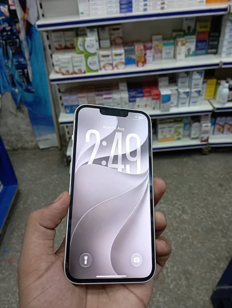 Apple iPhone 13 2
