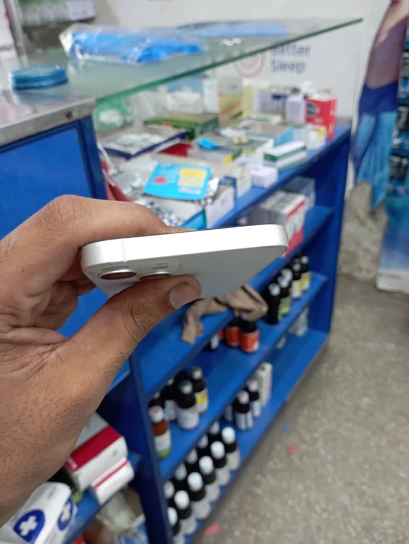 Apple iPhone 13 7