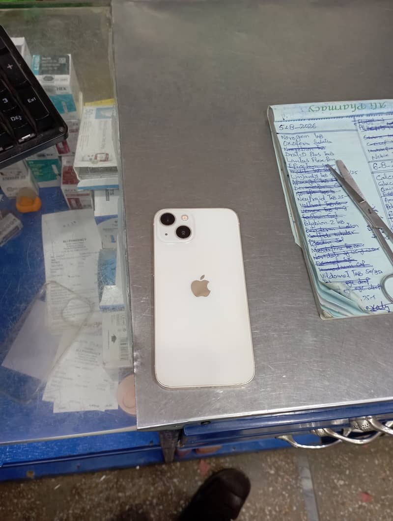 Apple iPhone 13 8