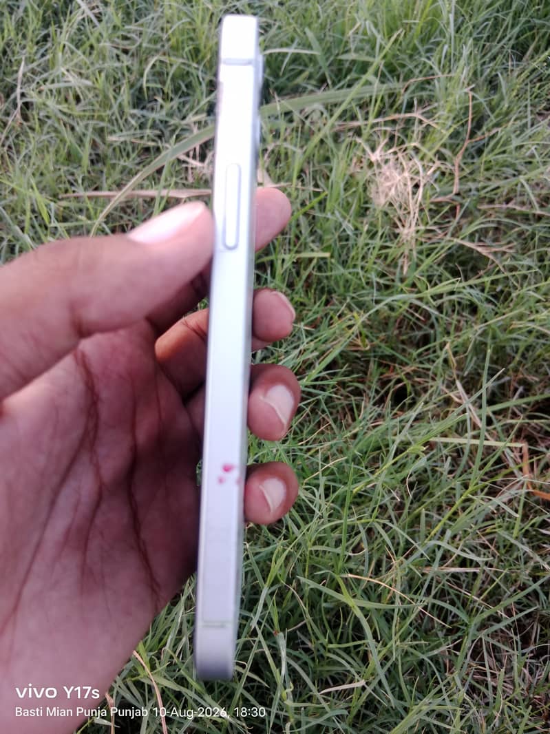 Apple iPhone 12 4