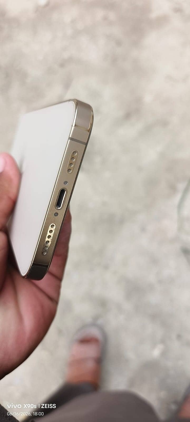 Apple iPhone 13 Pro Max 2
