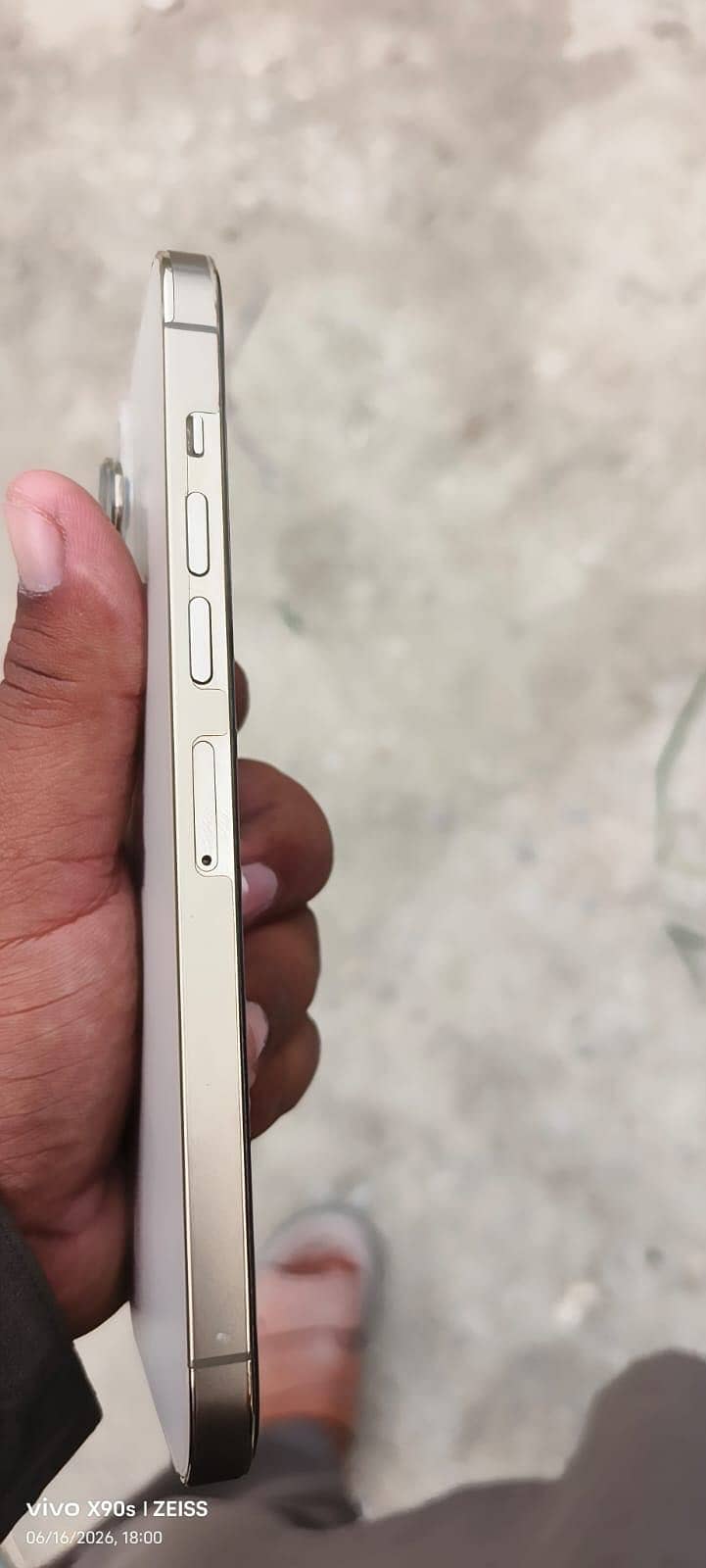 Apple iPhone 13 Pro Max 3