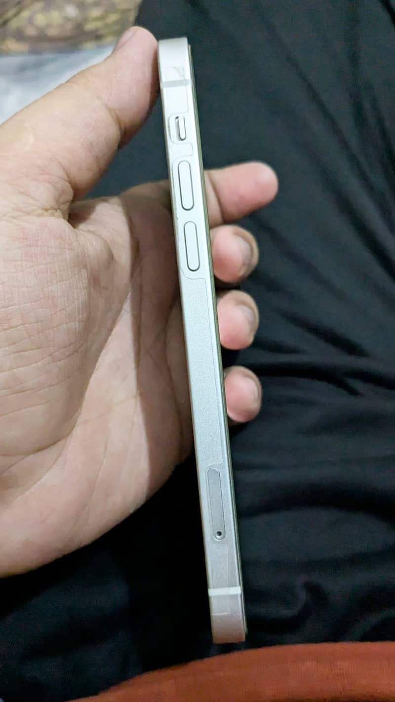 Apple iPhone 12 3