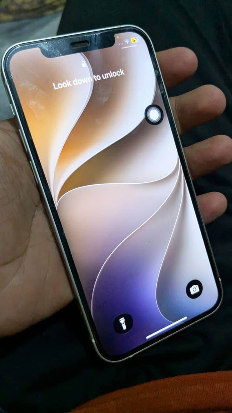 Apple iPhone 12 4