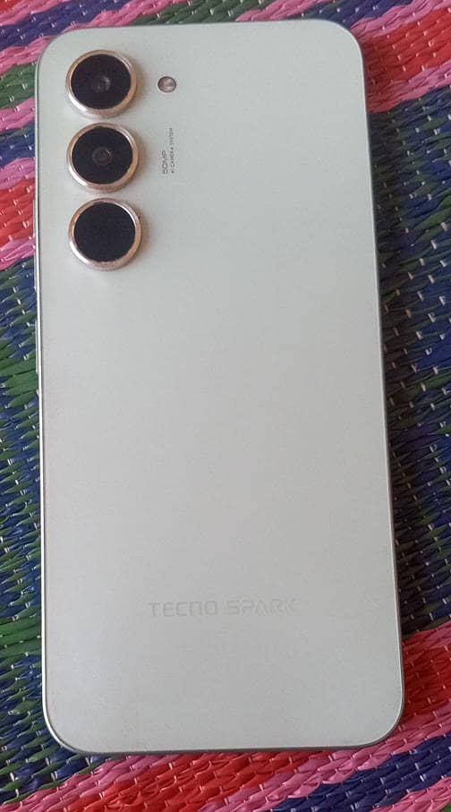 Tecno CAMON 40 Pro 0