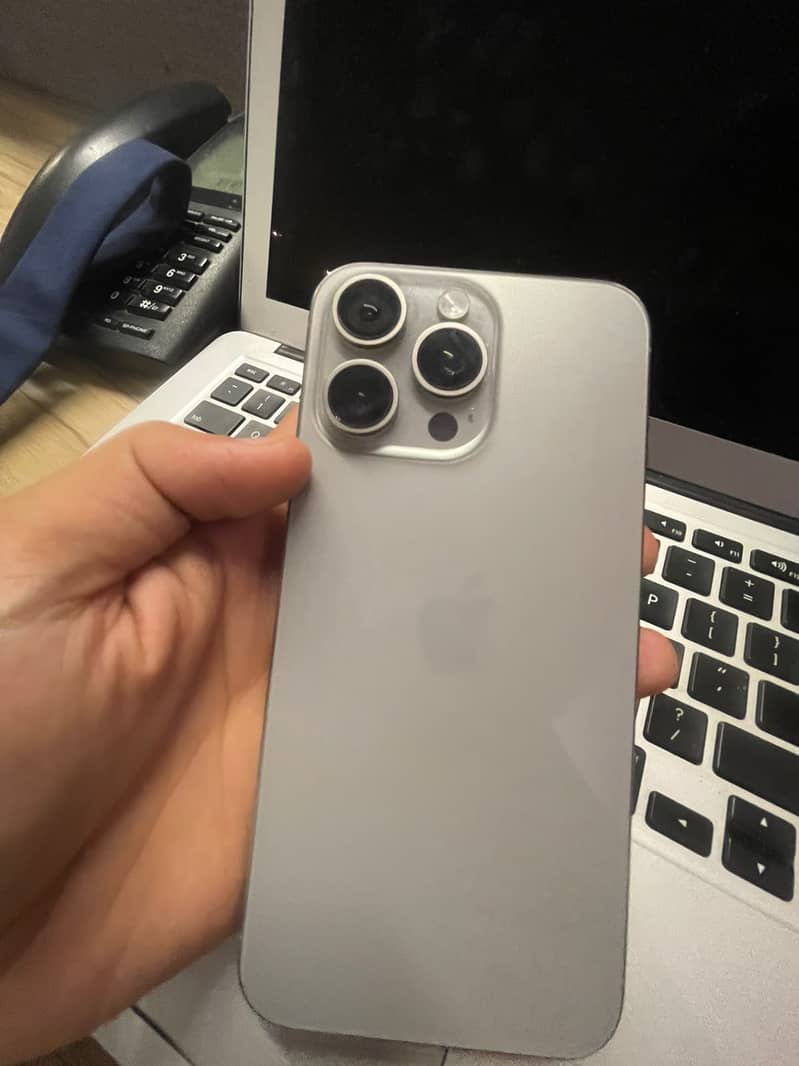 Apple iPhone 15 Pro Max 0