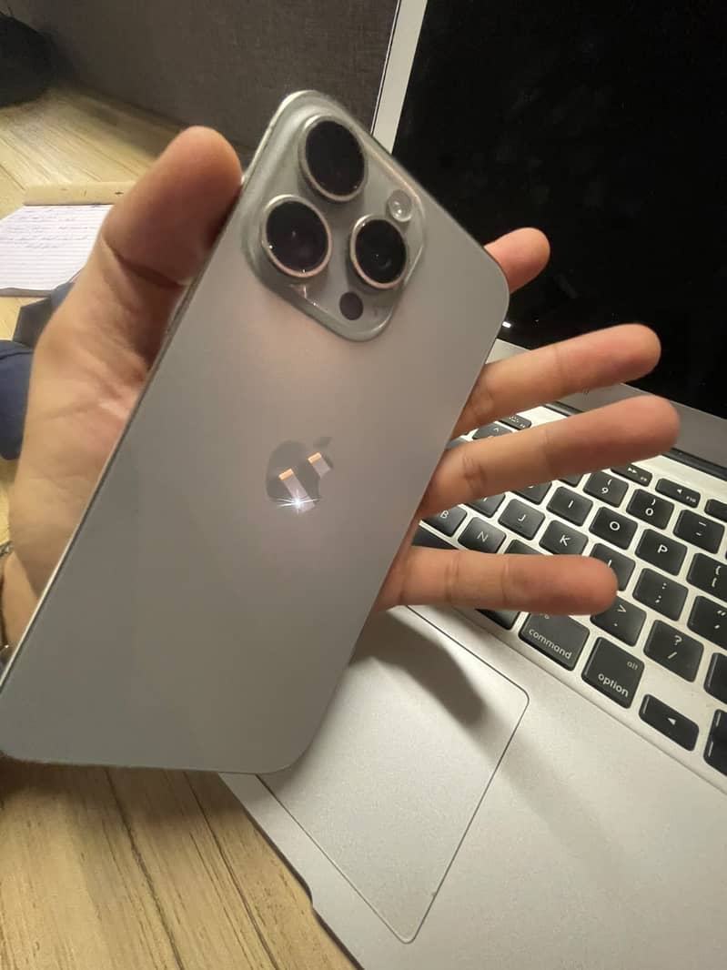 Apple iPhone 15 Pro Max 6