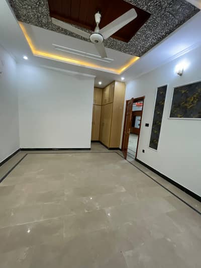 1kanal full house available for rent location E11-2 Islamabad