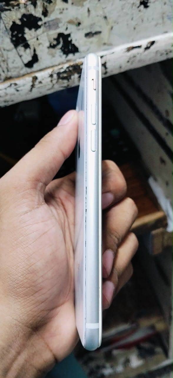 Apple iPhone 8 4