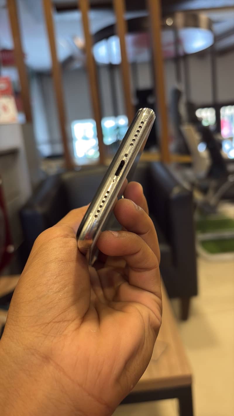 Apple iPhone X 5