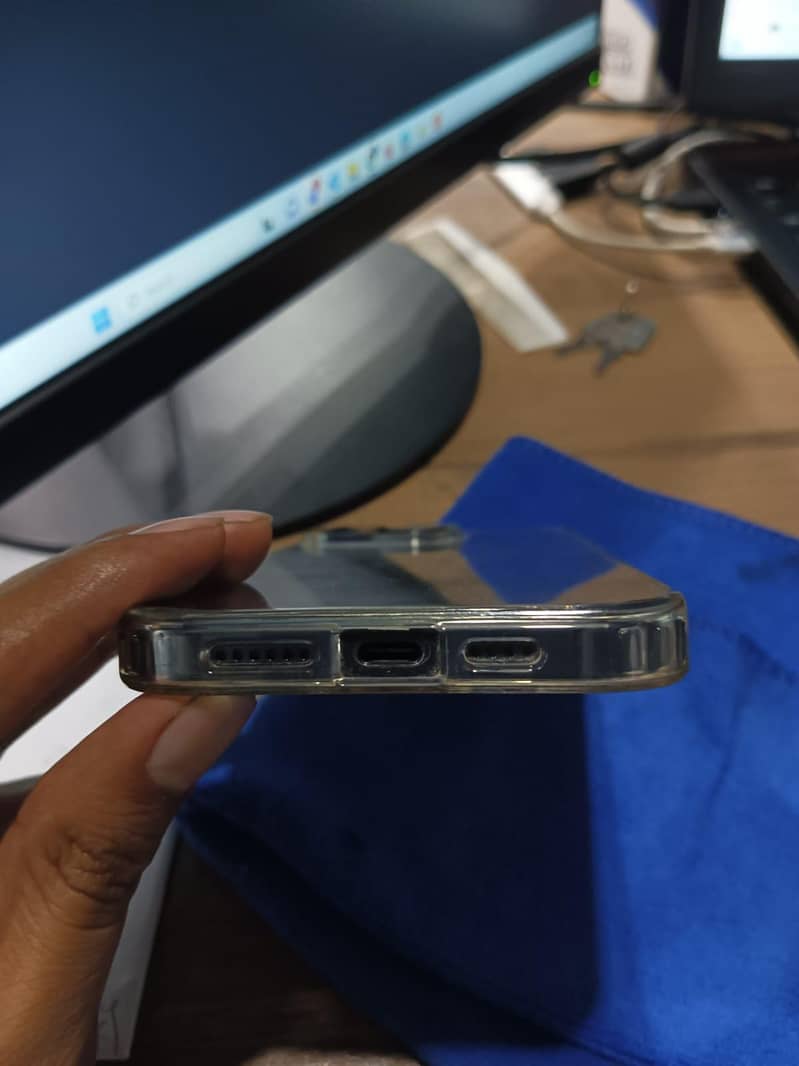 Apple iPhone 15 Pro Max 4