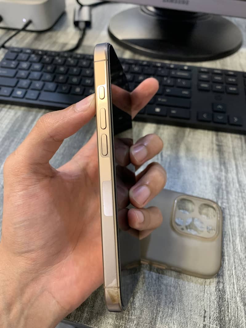 Apple iPhone 16 Pro 2