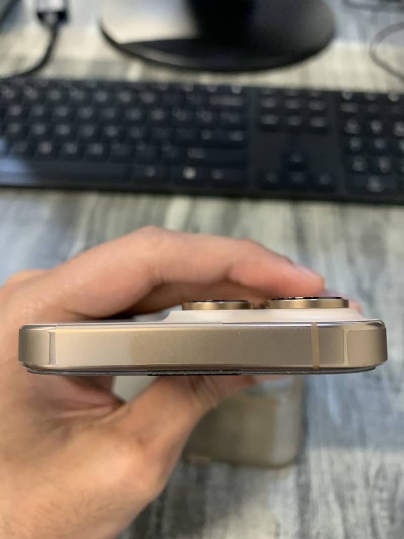 Apple iPhone 16 Pro 3