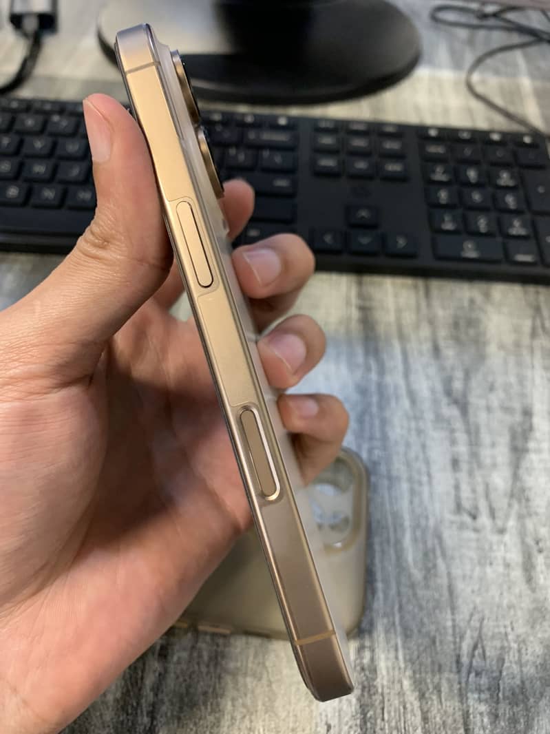 Apple iPhone 16 Pro 4