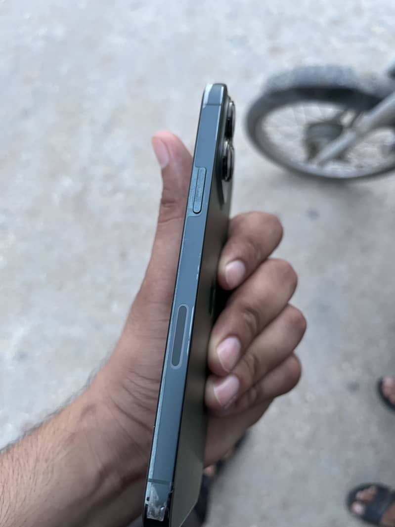 Apple iPhone 13 Pro Max 0